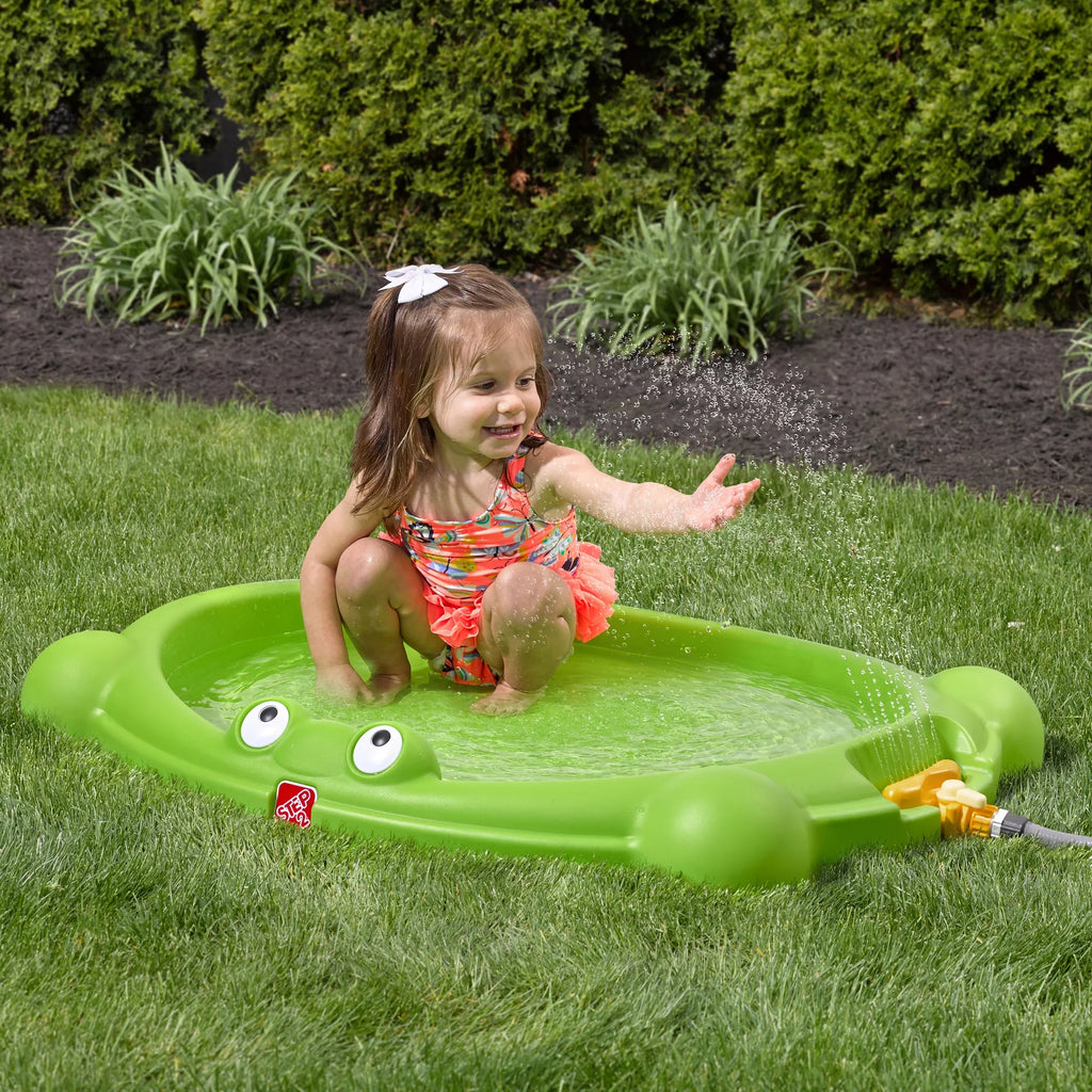Step2 Waterbug Splash Pad Green Plastic Outdoor liquid Playset for Toddlers