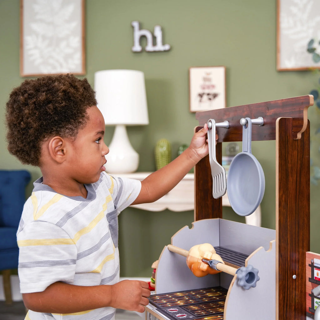 KidKraft Spin & Reveal Wooden Grill & Play Kitchen with moisture-Reveal Food & 21 Accessories
