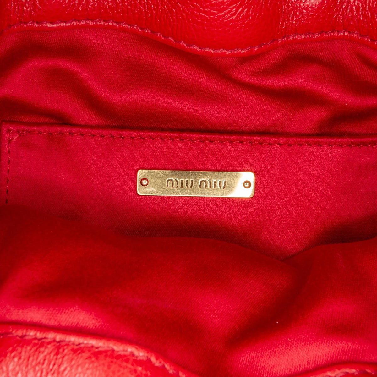 Pre-Owned Authenticated Miu Miu Tassel Accent Bucket Bag Calf Leather Red DrawstringBag Unisex (Good)
